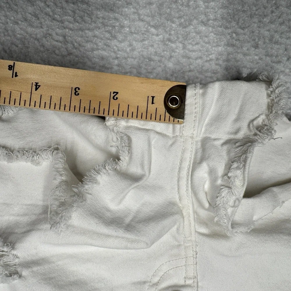 Y2K Billabong Distressed Booty Denim Shorts Button Fly Raw Hem Women's Size 31